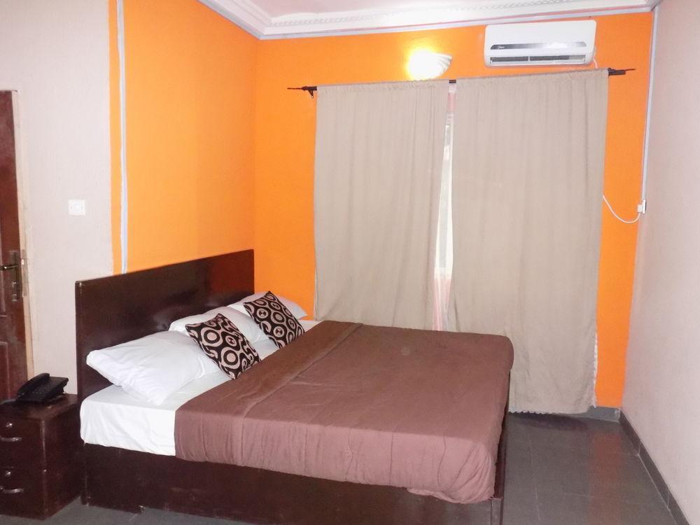 Posh Apartments And Hotel Ikeja Exterior photo