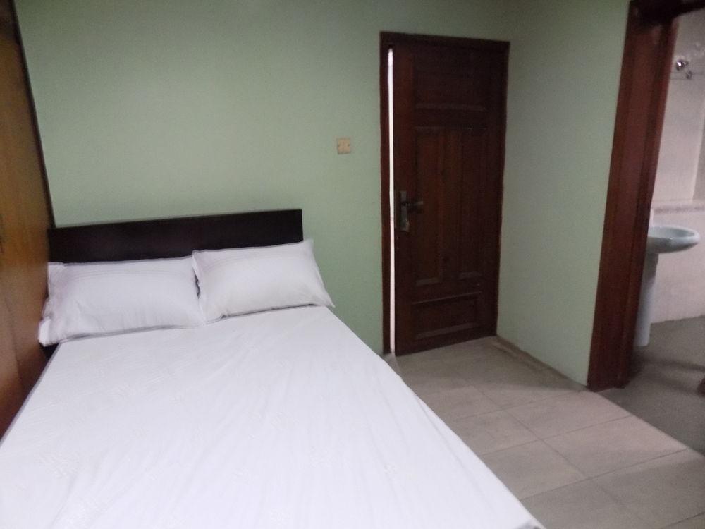 Posh Apartments And Hotel Ikeja Exterior photo
