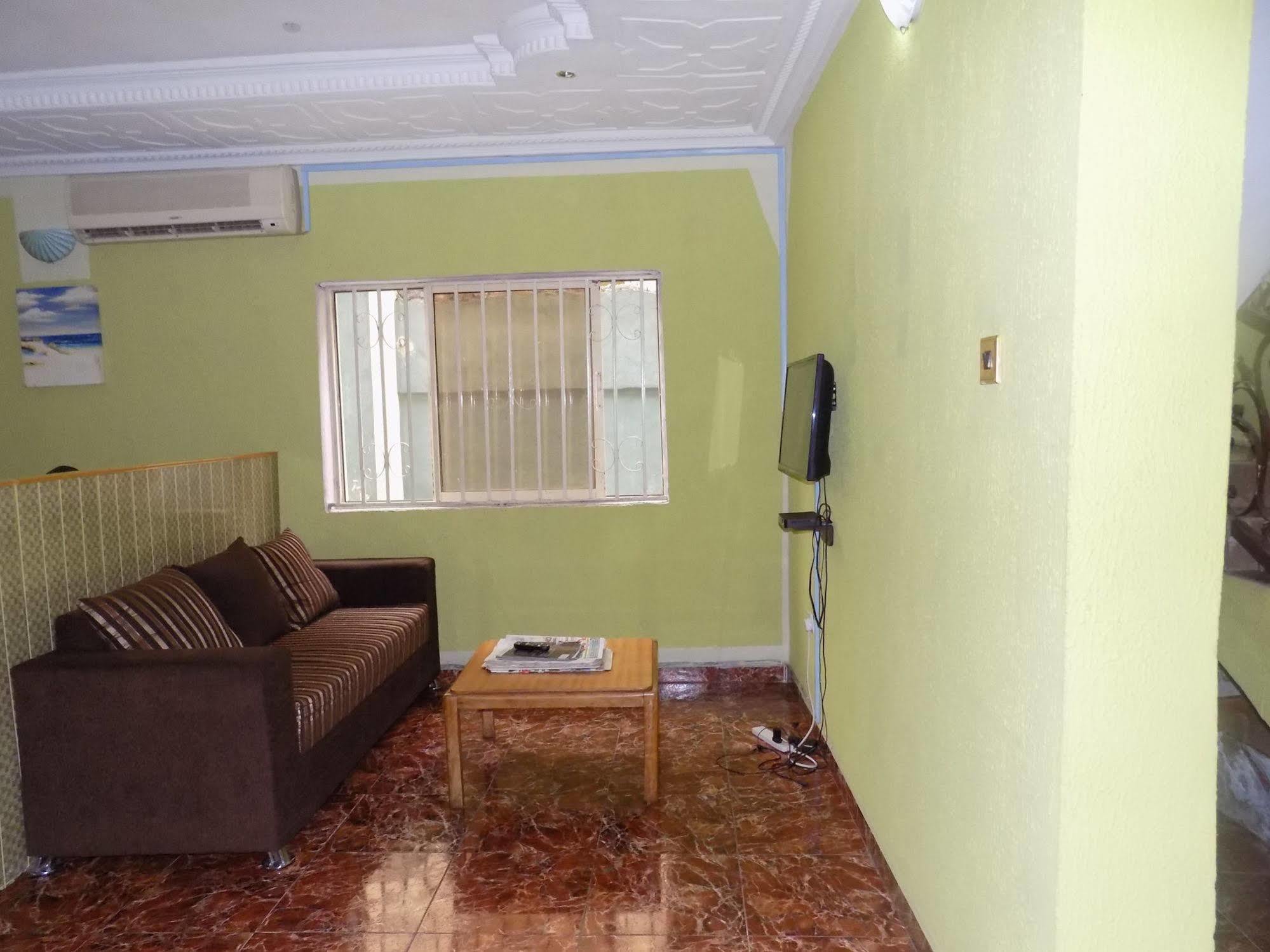 Posh Apartments And Hotel Ikeja Exterior photo