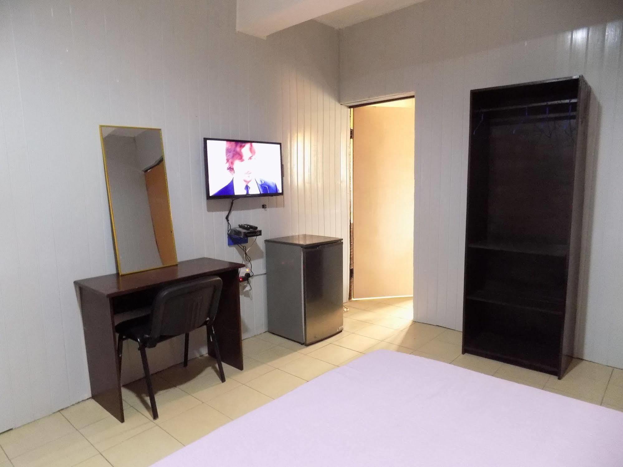 Posh Apartments And Hotel Ikeja Exterior photo