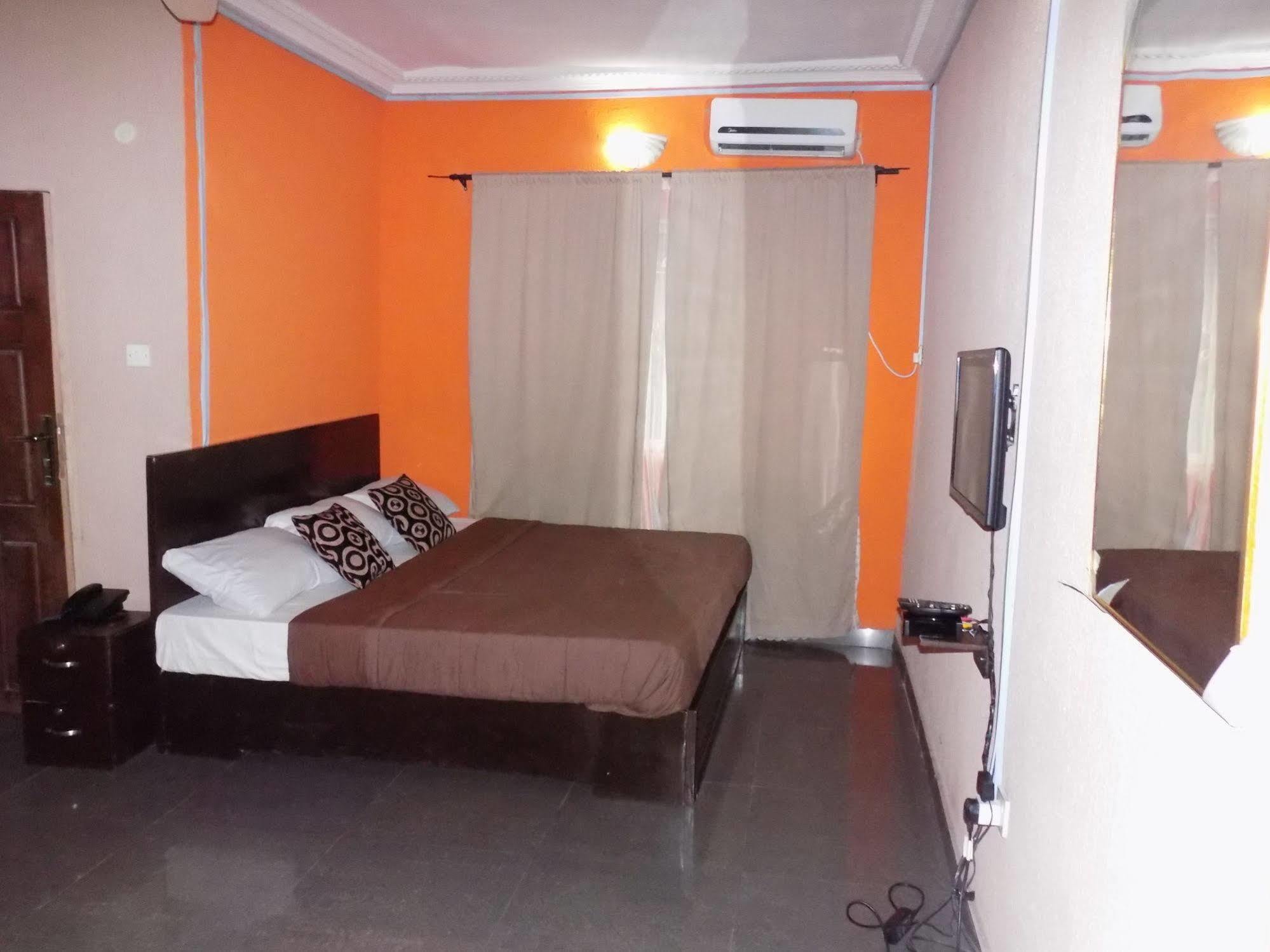 Posh Apartments And Hotel Ikeja Exterior photo