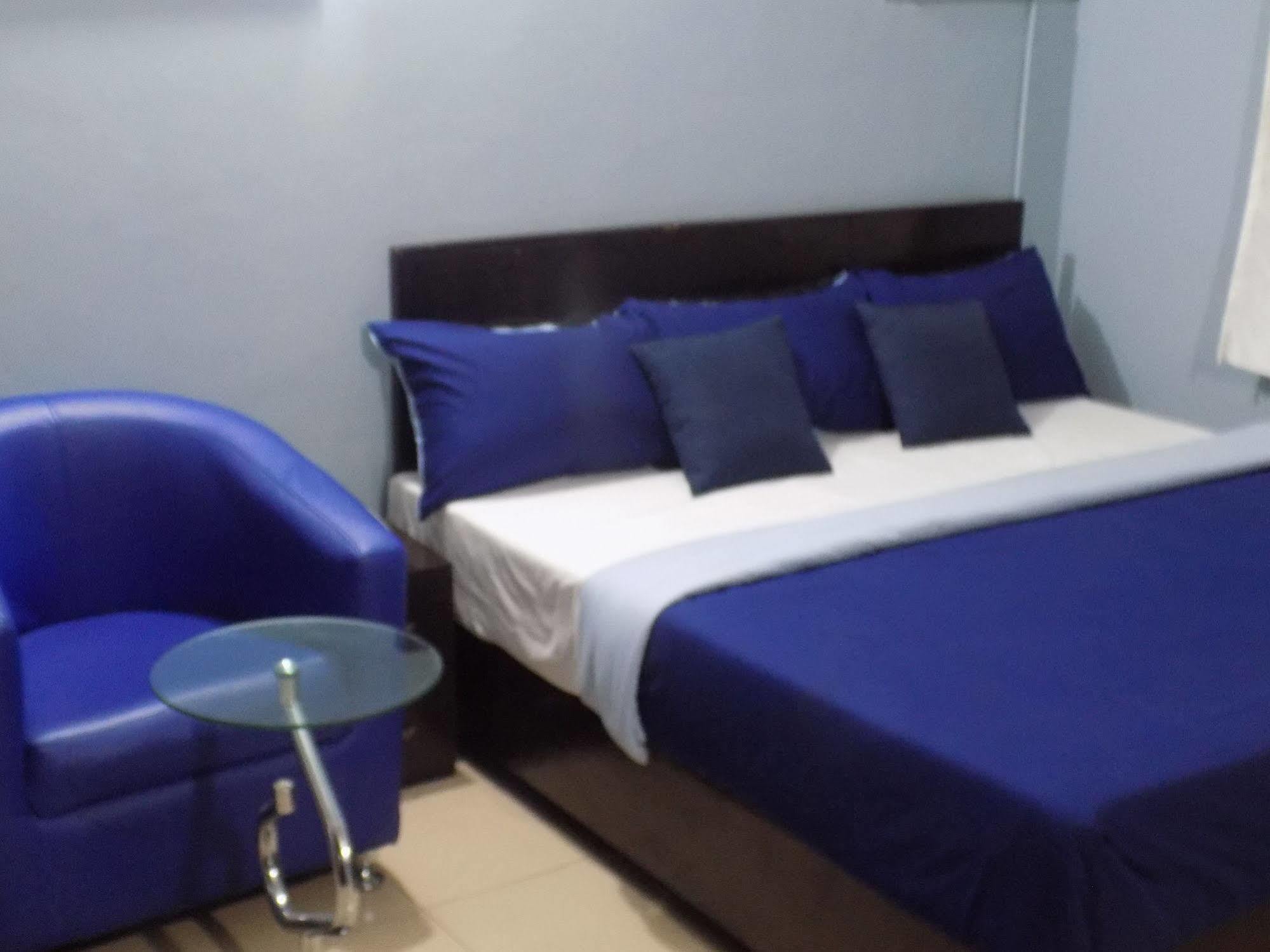 Posh Apartments And Hotel Ikeja Exterior photo