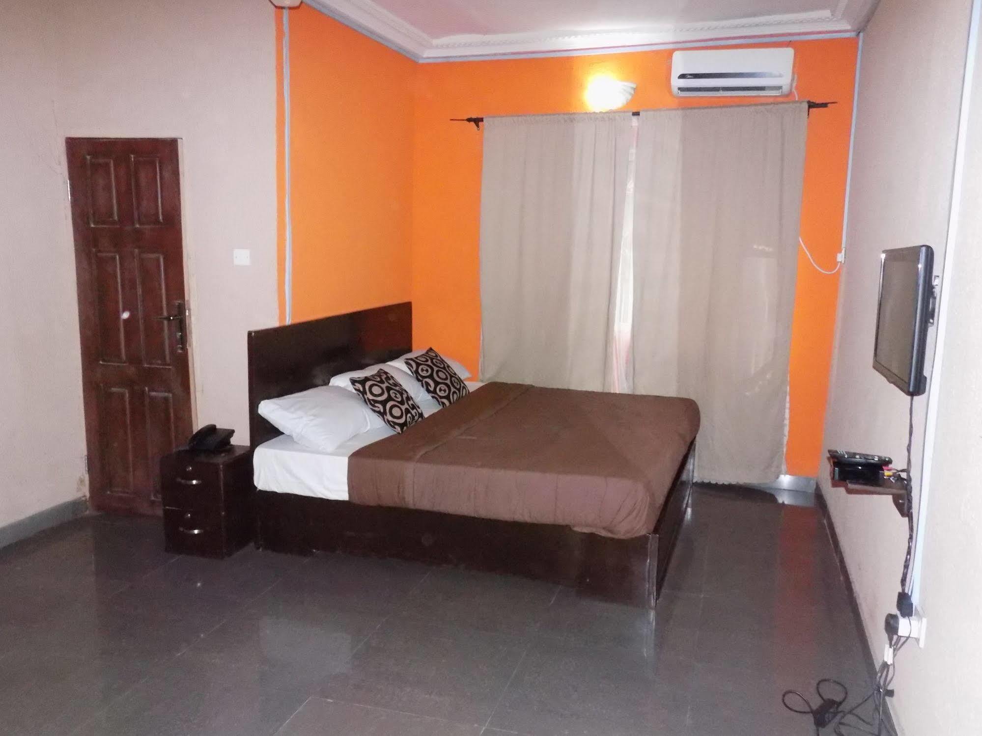 Posh Apartments And Hotel Ikeja Exterior photo