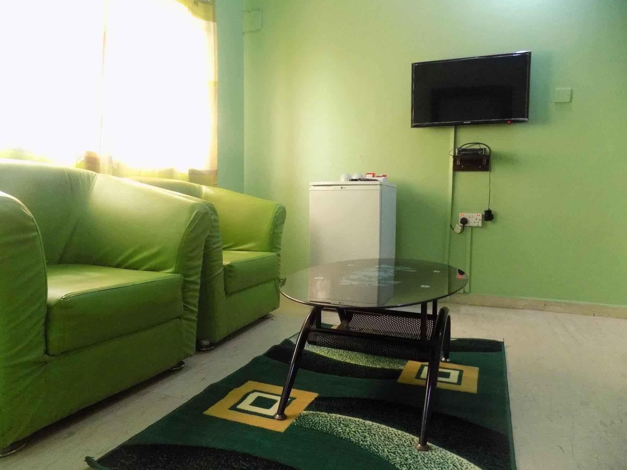 Posh Apartments And Hotel Ikeja Exterior photo