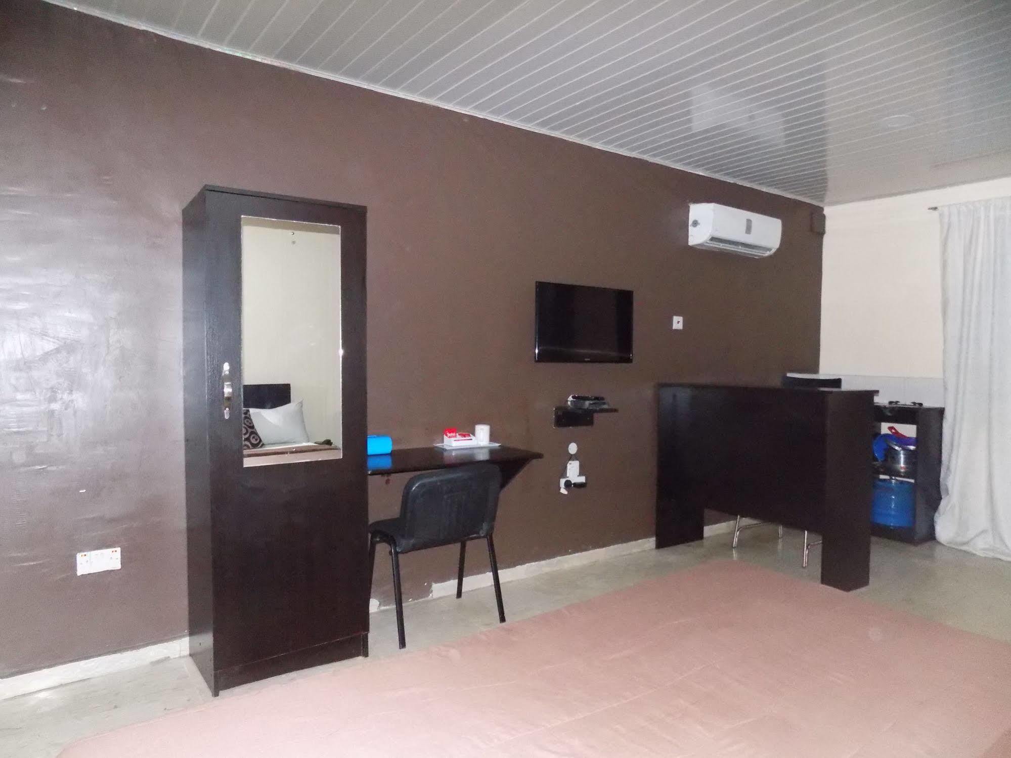 Posh Apartments And Hotel Ikeja Exterior photo
